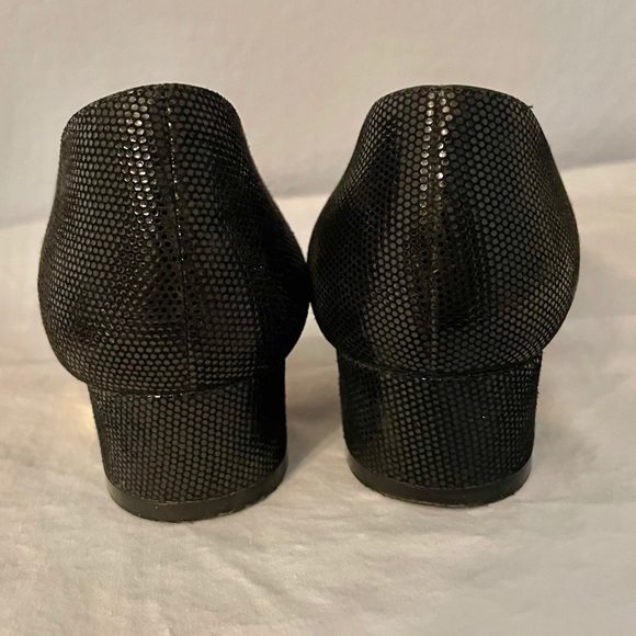 Snakeskin Pumps w/Gold Heel Accent, size 7AAAA - Picture 3 of 11